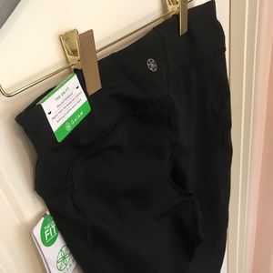 GAIAM YOGA CAPRI OM MESH - NWT